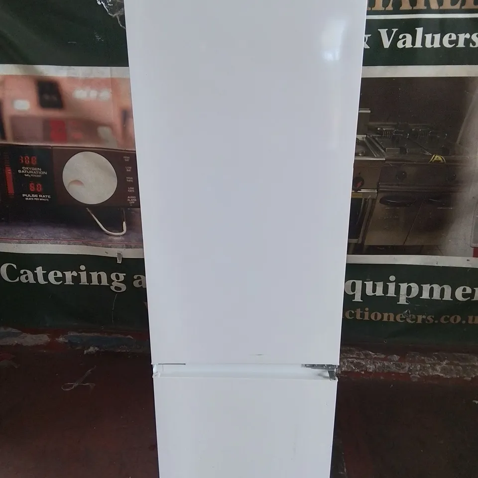 SMEG BUILT IN 70/30 FRIDGE FREEZER - UKC81721F