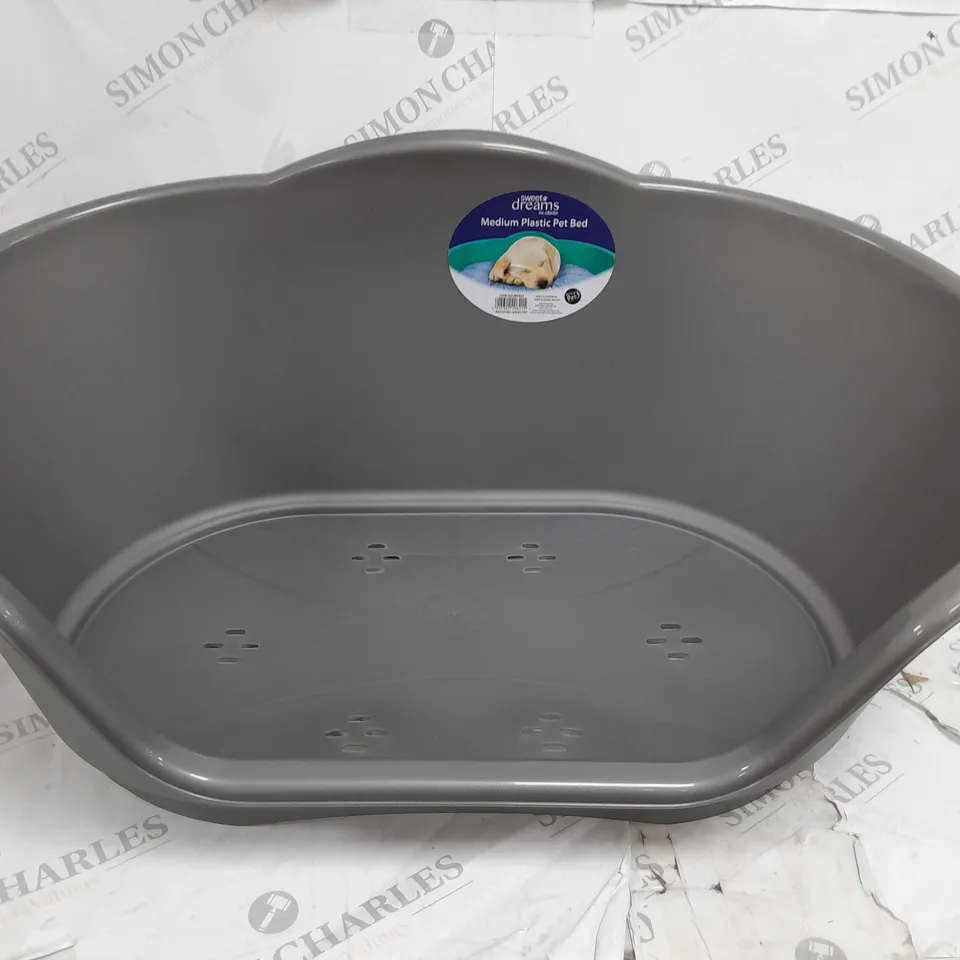 SWEET DREAMS MEDIUM PLASTIC PET BED