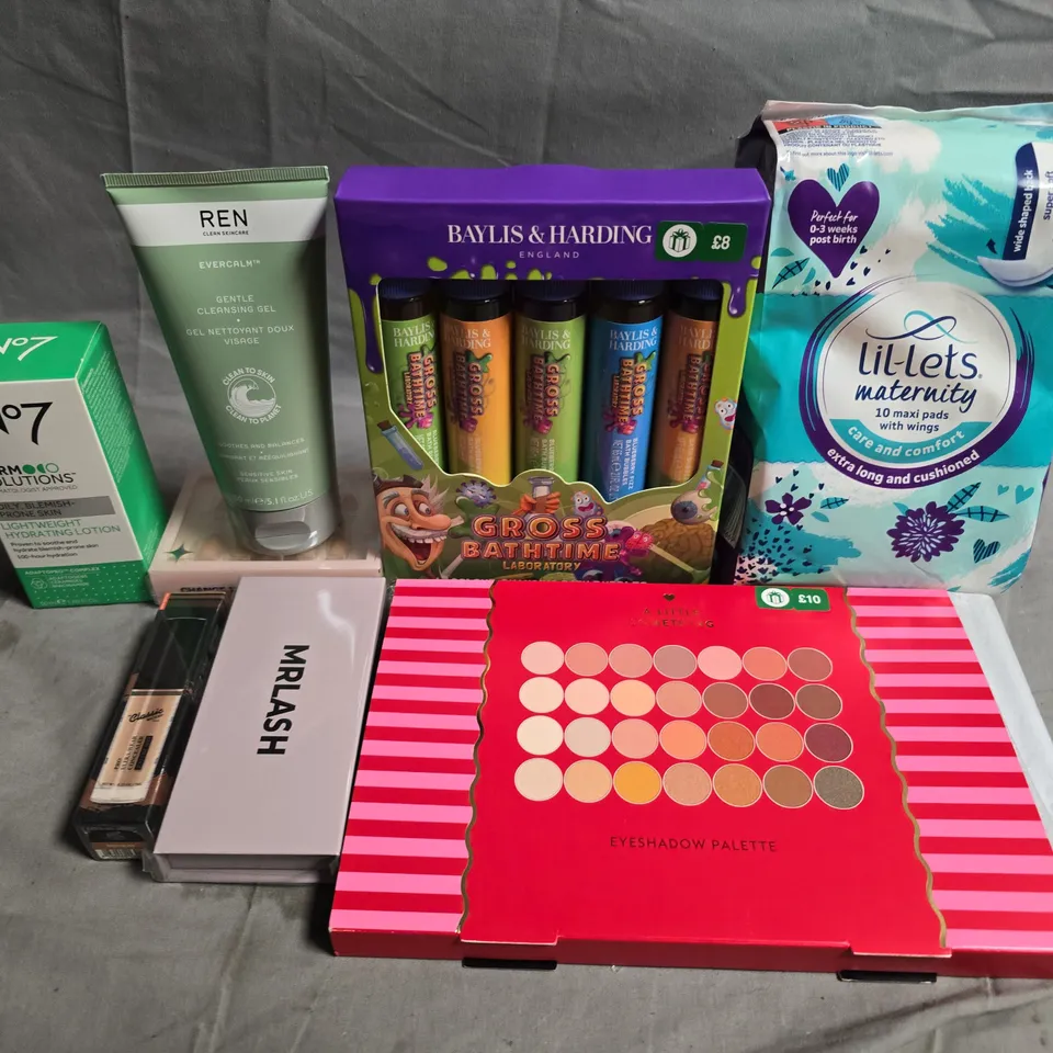 ASSORTED HEALTH & BEAUTY ITEMS: SANEX SHOWER GEL; SOAP & GLORY CHERRY WILD BODY WASH; BAYLIS & HARDING FOOTBALL BATH BOMBS; SEA SALT SPRAY; THOMSON CARTER BOXED FRAGRANCE