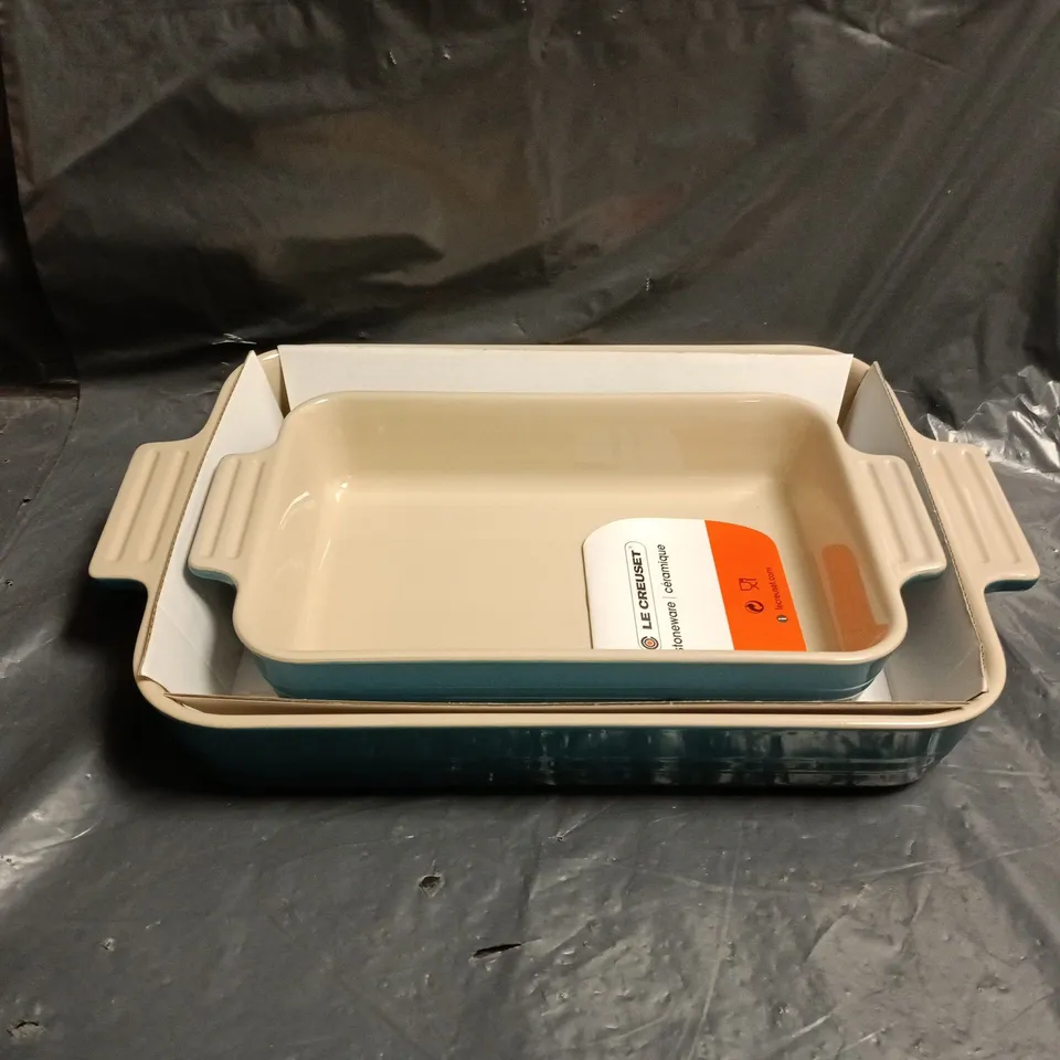 LE CREUSET STONEWARE RECTANGULAR BAKE DISH SET (2 PIECES) – RED EXTERIOR, IVORY INTERIOR