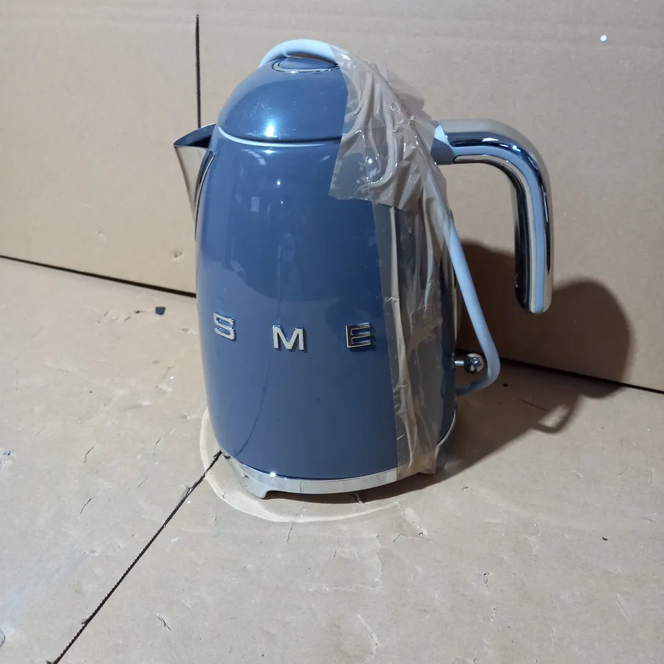 GREY SMEG KETTLE