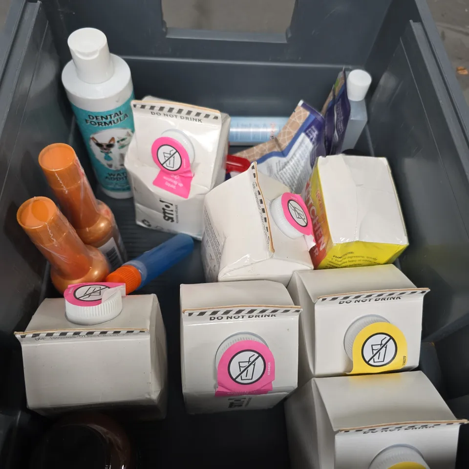 BOX OF ASSORTED ITEMS TO INCLUDE - STICKY CAR CLEANER - SMART SOAP - DIFFUSER OIL 