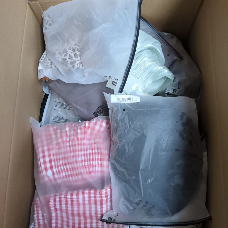 BOX OF APPROXIMATELY 15 ASSORTED CLOTHING ITEMS IN VARIOUS STYLES, COLOURS AND SIZES
