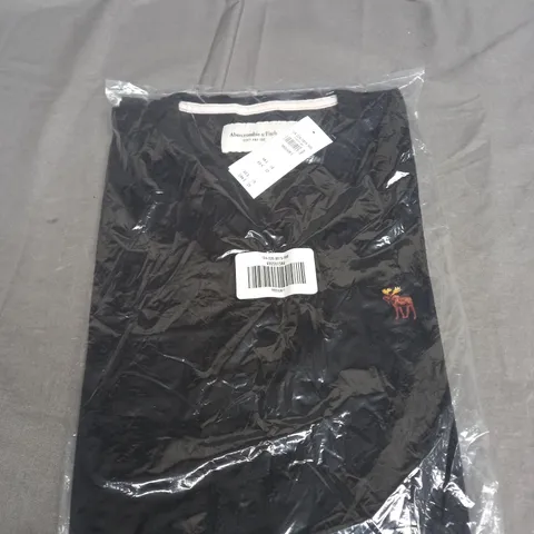BAGGED ABERCROMBIE AND FITCH LOGO CASUAL T-SHIRT SIZE M