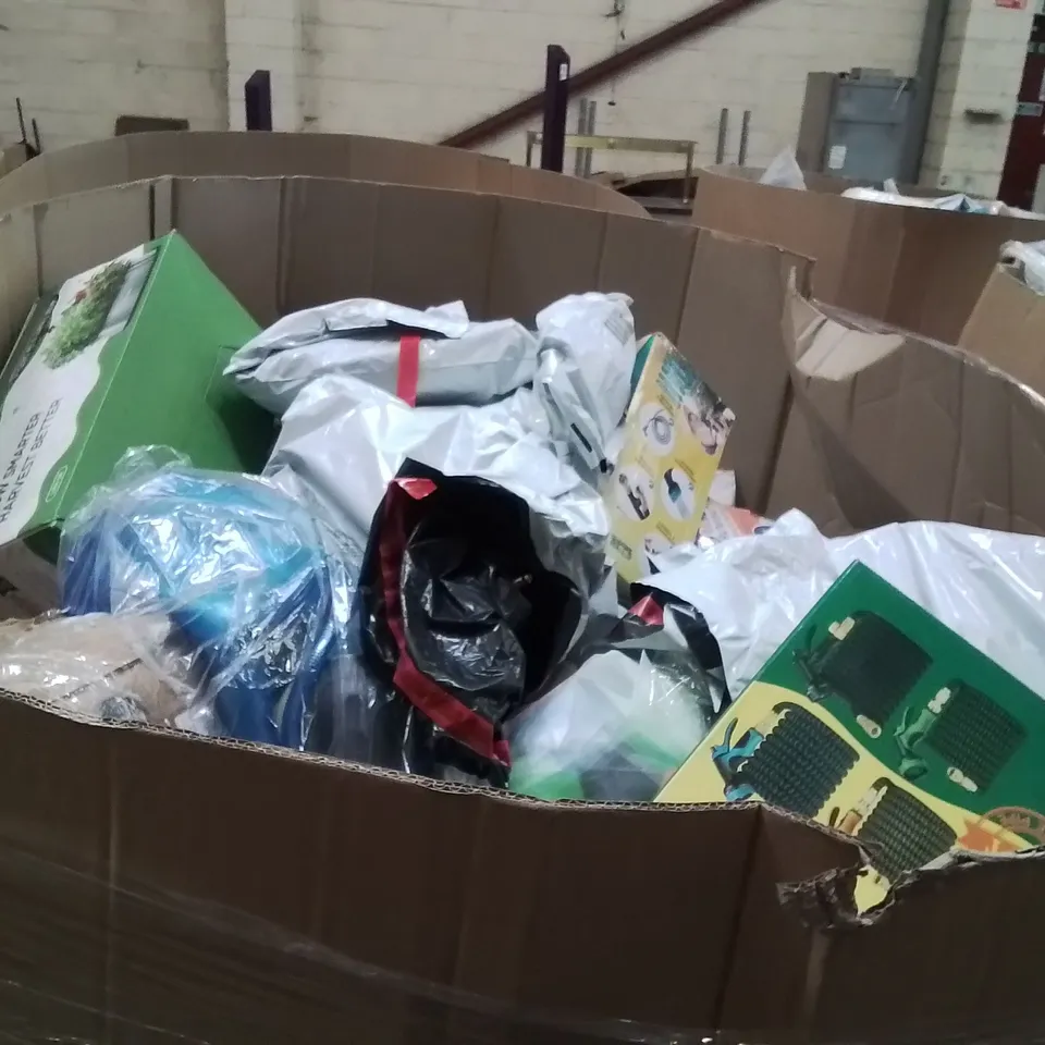 PALLET TO CONTAIN A LARGE QUANTITY OF HOSES 