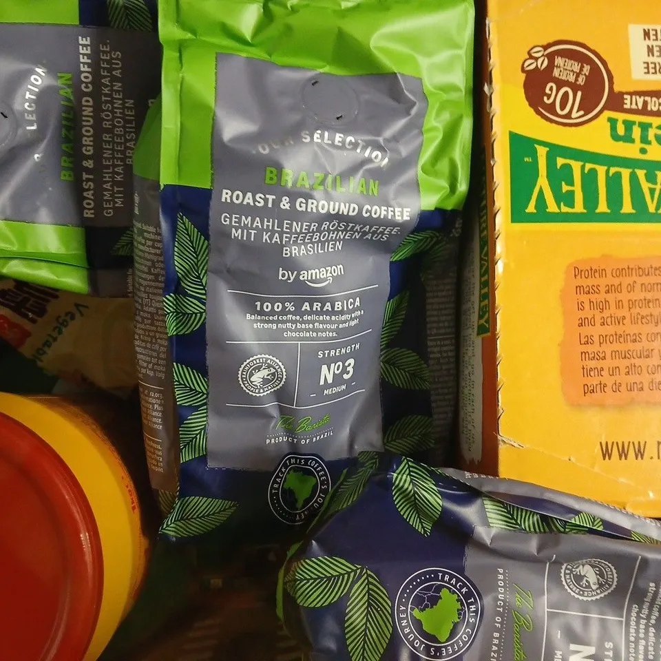 APPROXIMATELY 10 ASSORTED FOOD AND DRINK ITEMS TO INCLUDE MINI EGGS, SEMOLINA, ETC