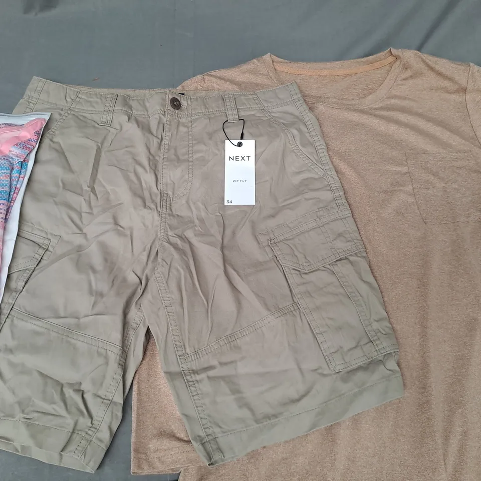 BOX OF APPROXIMATELY 20 ASSORTED CLOTHING AND FASHION ITEMS IN VARIOUS STYLES AND SIZES TO INCLUDE