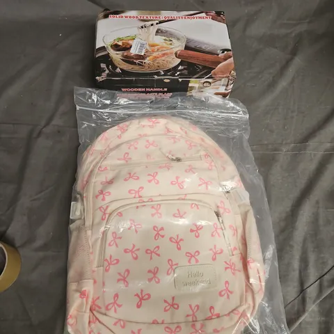 BOX OF APPROX 15 HOUSEHOLD ITEMS TOO INCLUDE HELLO WEEKEND BACKPACK, WOODEN HANDLE KITCHEN ITEM, ETC