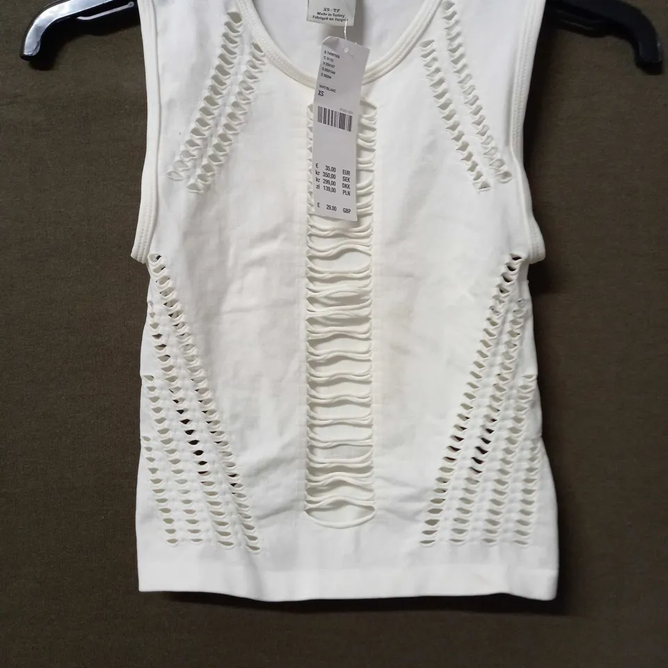 URBAN OUTFITTERS SLEEVLESS SLIT LINE TOP IN WHITE - XS