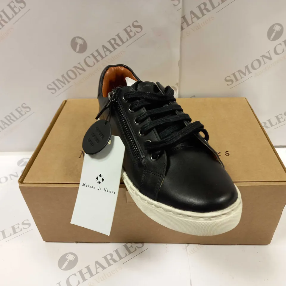 BOXED PAIR OF MAISON DE NIMES LEATHER ZIP SIDE TRAINERS IN BLACK - SIZE 4