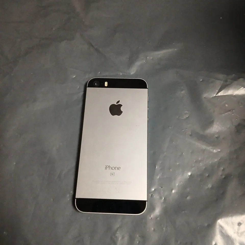 APPLE IPHONE – SILVER