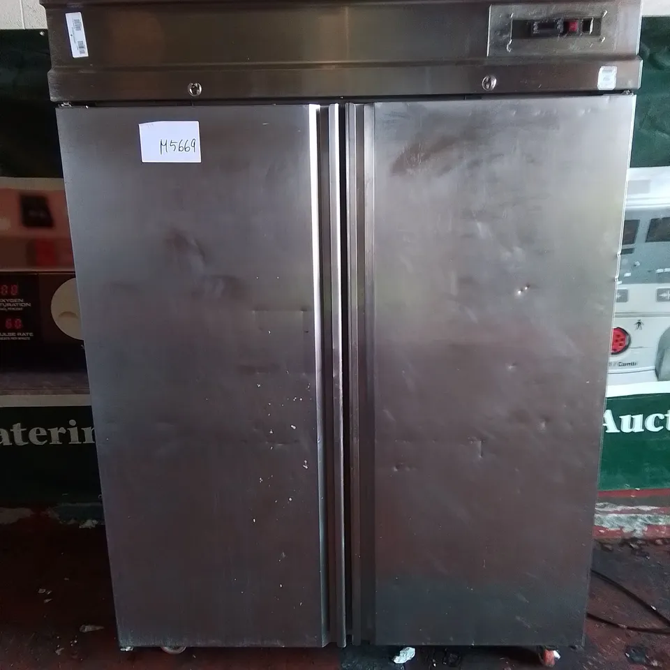 LARGE COMMERCIAL DOUBLE DOOR HEATED FOOD STORAGE UNIT 