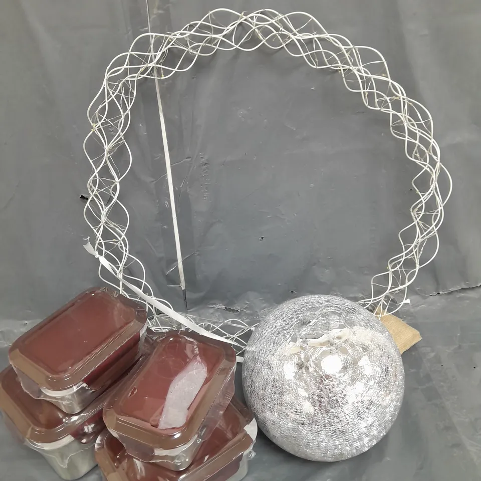 BOX OF APPROXIMATELY 5 ASSORTED HOUSEHOLD ITEMS TO INCLUDE - KELLY HOPPEN LIGHT UP WREATH - HOME REFLECTIONS PRE-LIT CRACKLE SPHERE - LOCK & LOCK 4 PIECE TUPPERWARE SET - ETC