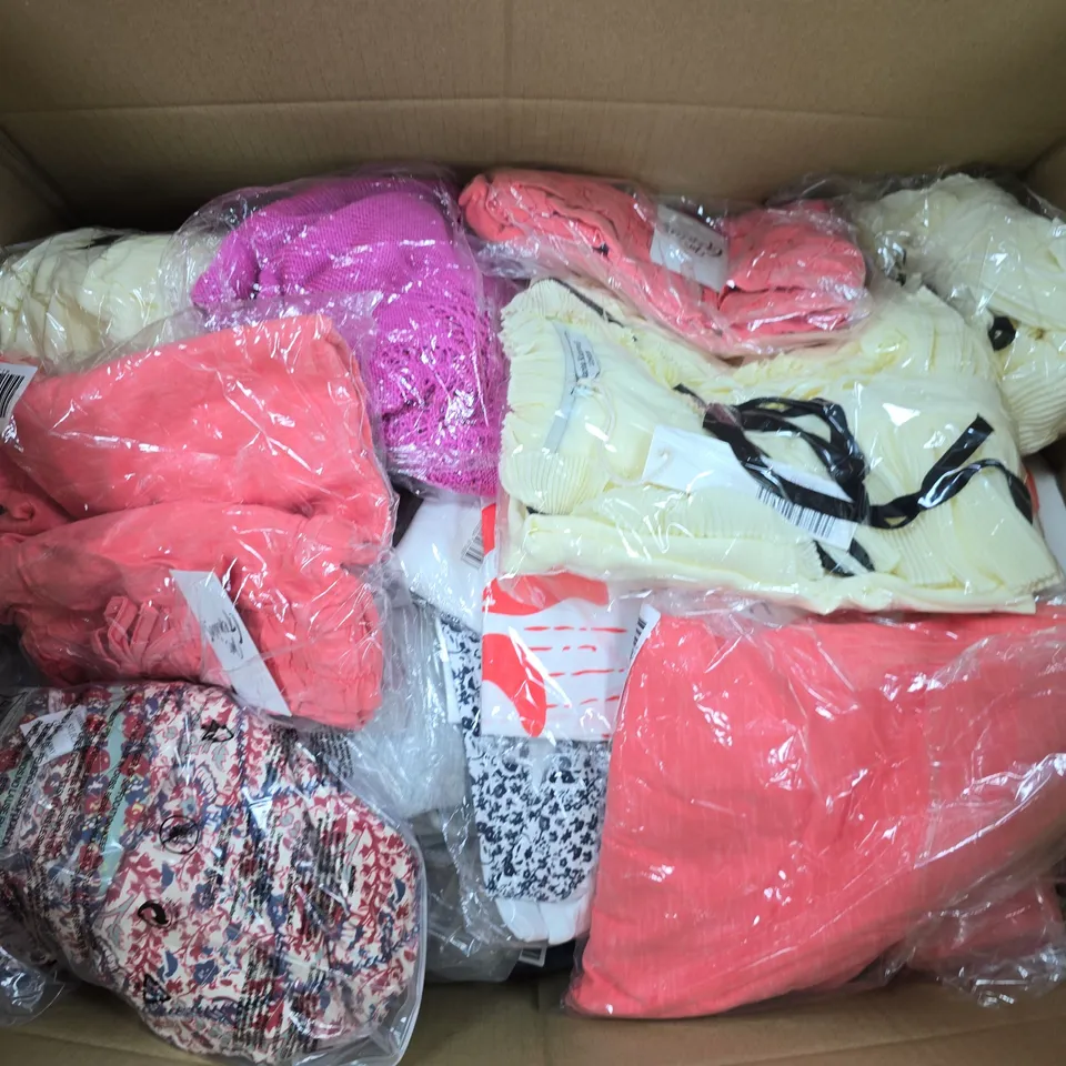 APPROXIMATELY 30 ASSORTED CLOTHING ITEMS IN VARIOUS SIZES, STYLES & COLOURS TO INCLUDE BRANDS SUCH AS ANAMOR, BEAUMONDE, MS GENIUS, ETC - COLLECTION ONLY