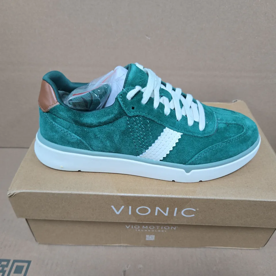 VIONIC CITY WALK TRAINER POSY GREEN SIZE 5