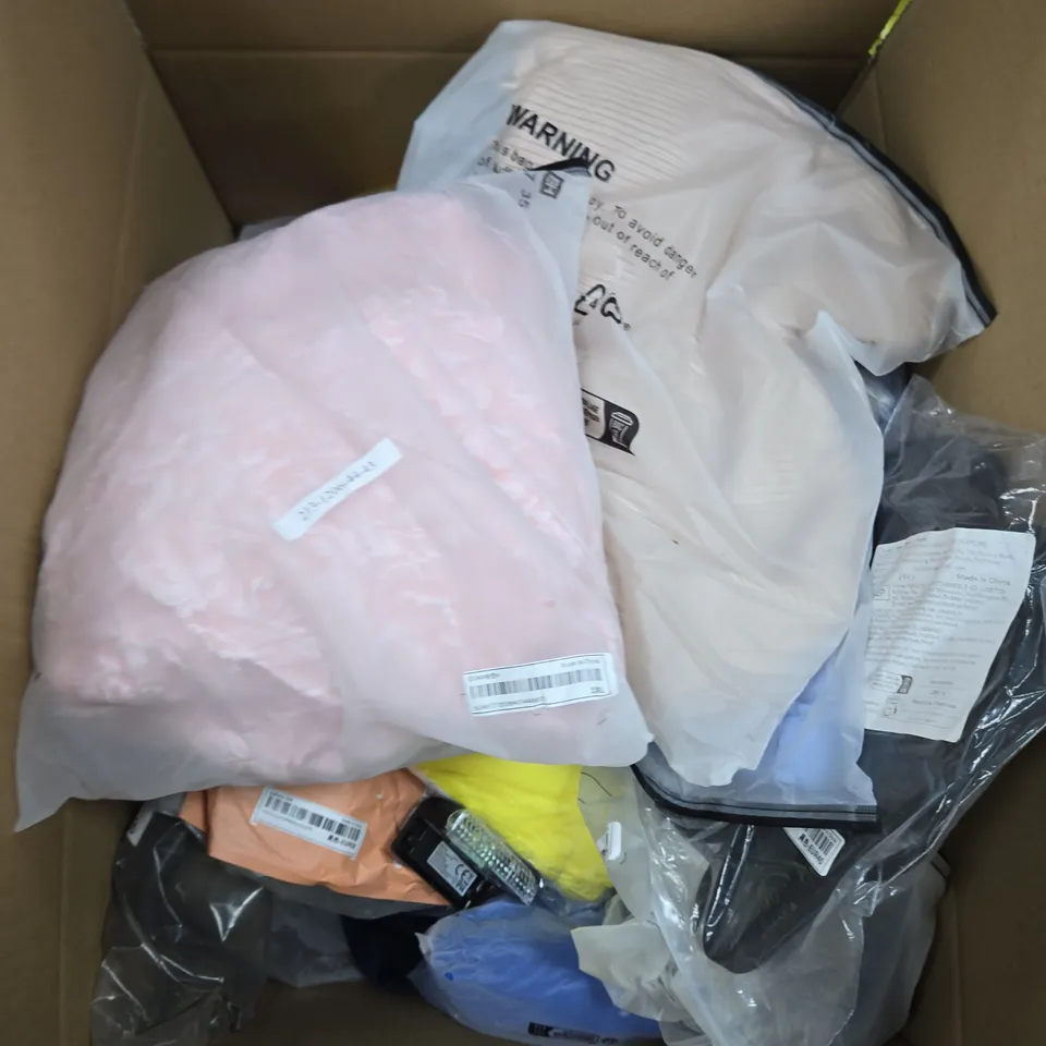 LARGE BOX OF APPROX 25 ASSORTED CLOTHING ITEMS 