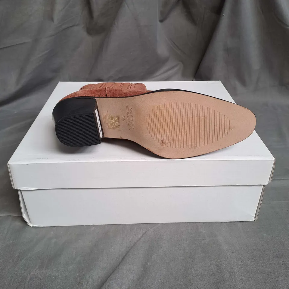 BOXED PAIR OF SOLEA FARES ANKLE BOOTS IN BROWN SUEDE SIZE 4