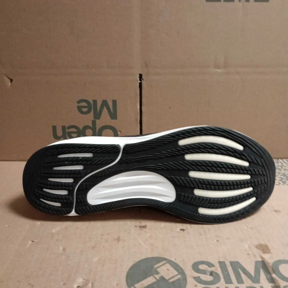 ADIDAS SUPERNOVA STRIDE M TRAINERS BLACK AND SILVER SIZE 12