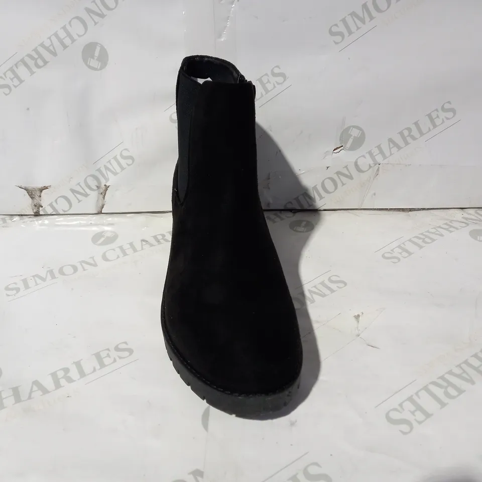 BOXED PAIR OF DESIGNER FAUX SUEDE ANKLE BOOTS IN BLACK UK SIZE 5