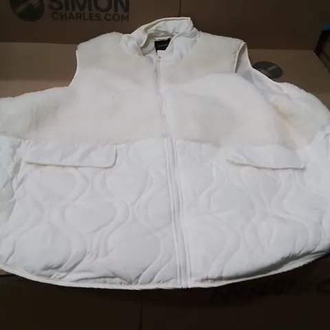 BOXED BRAND NEW APPROXIMATELY 7 JD WILLIAMS BORG GILLET CREAM SIZE 30