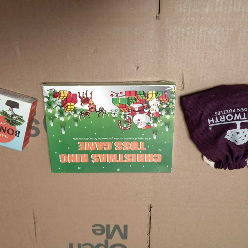 LARGE QUANTITY OF ASSORTED TOYS AND GAMES TO INCLUDE - JIGSAW PUZZLE, CHRISTMAS RING TOSS GAME & BONSAI KIT ETC 