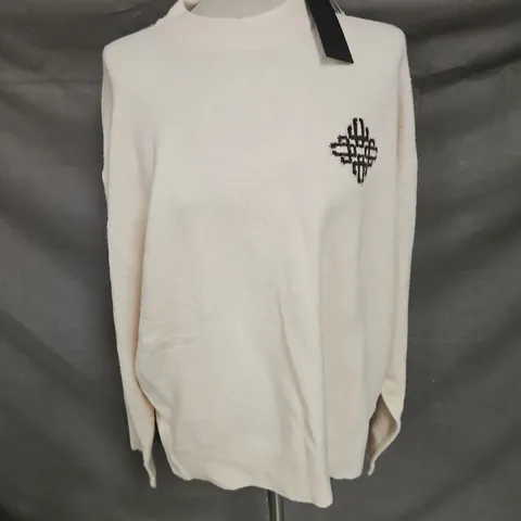 COUTURE CLUB EMBLEM KNITTED CREW IN OFF WHITE SIZE L