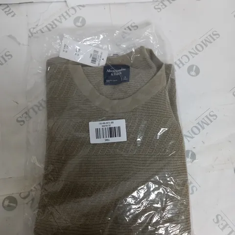 BAGGED ABERCROMBIE AND FITCH KNITTED JUMPER SIZE S