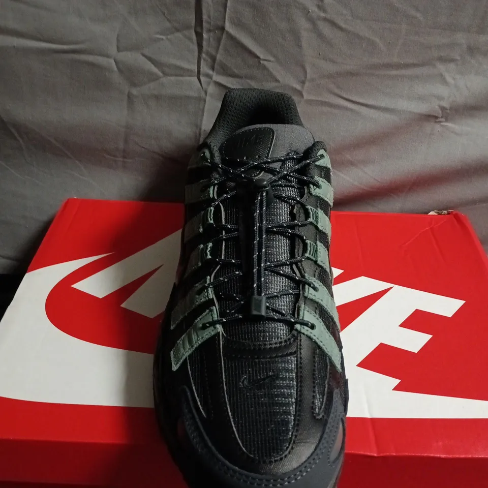 BOXED PAIR OF NIKE P-6000 TRAINERS - UK SIZE 10