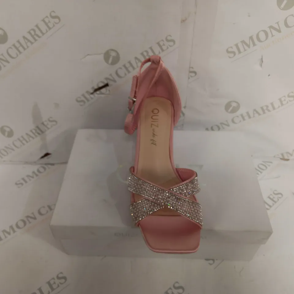 PAIR OF QUIZCLOTHING WIDE-FIT HEELED SANDALS IN GLITTERING PINK - UK SIZE 4 