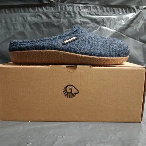 BOXED PAIR OF GIESSWEIN VEITSCH SLIPPERS IN OCEAN SIZE UK 4