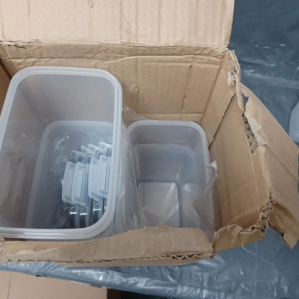APPROXIMATELY 8 FOOD STORAGE CONTAINERS WITH LIDS