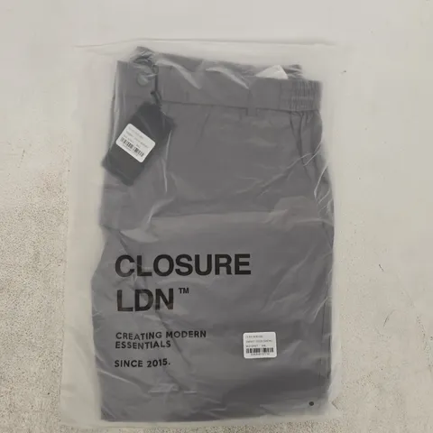 BAGGED CLOSURE SMART TECH SHORTS IN MID GREY SIZE XXL