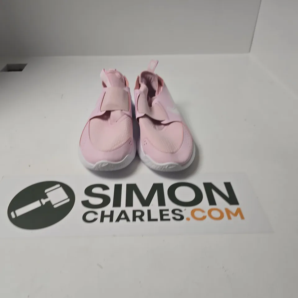 UNBOXED PAIR OF NIKE FLEX RUNNER 3 KIDS TRAINERS IN PINK - UK 5