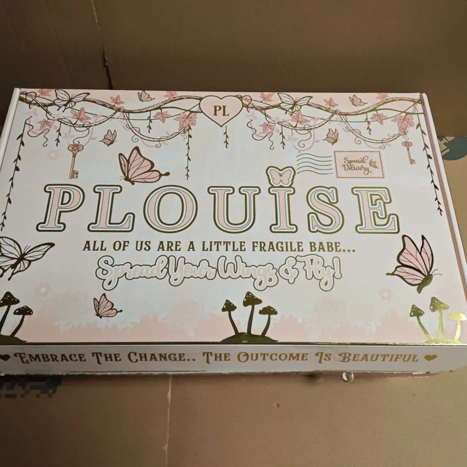 LOT OF 9 ASSORTED PLOUISE COSMETICS ITEMS TO INCLUDEBODY SET, MOISTURISING TONER AND PEEL OFF MASK