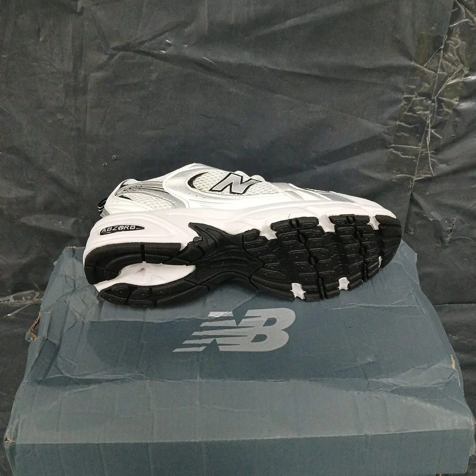 BOXED PAIR OF NEW BALANCE 530 BLACK/WHITE UK 5