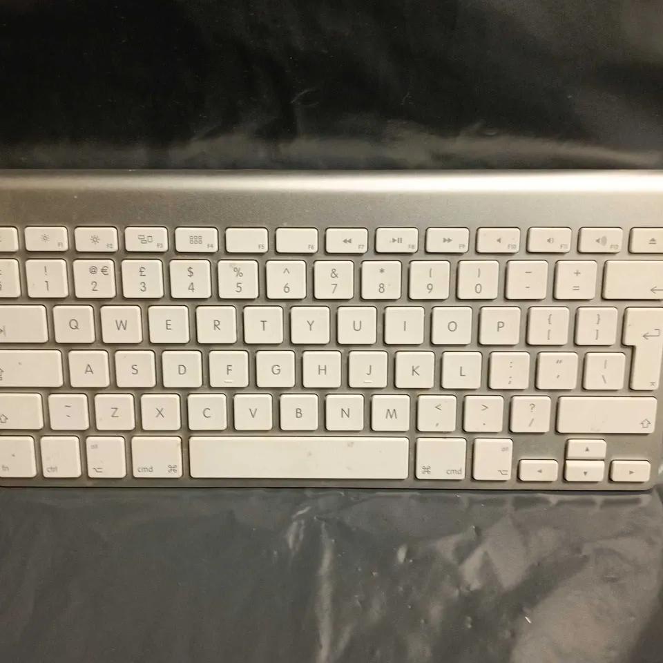 UNBOXED APPLE WIRELESS KEYBOARD - A1314