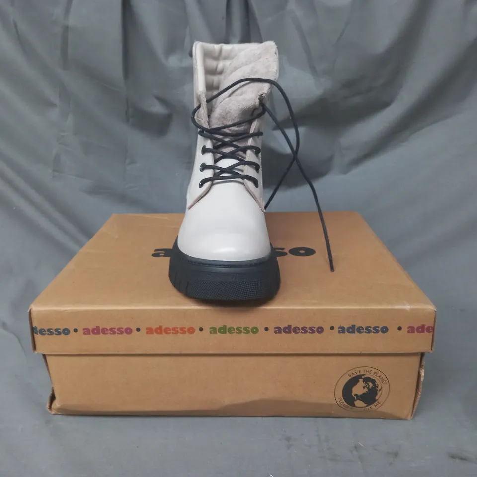 BOXED PAIR OF ADESSO BOOTS IN MINK SIZE 6