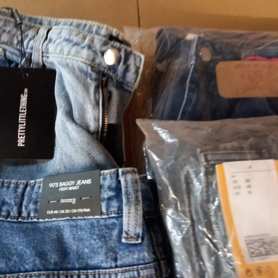 LOT OF 5 ASSORTED PAIRS OF JEANS IN VARIOUS SIZES