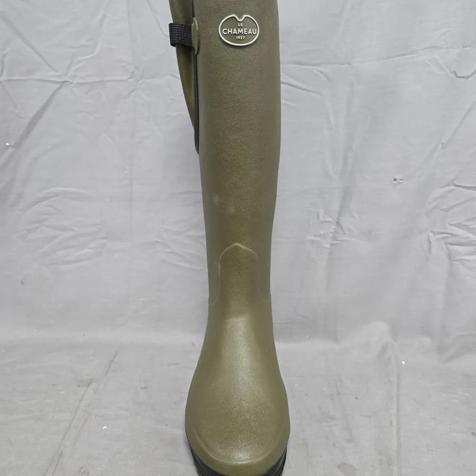 BOXED PAIR OF LE CHAMEAU WELLINGTON BOOTS IN DARK OLIVE SIZE UK 5
