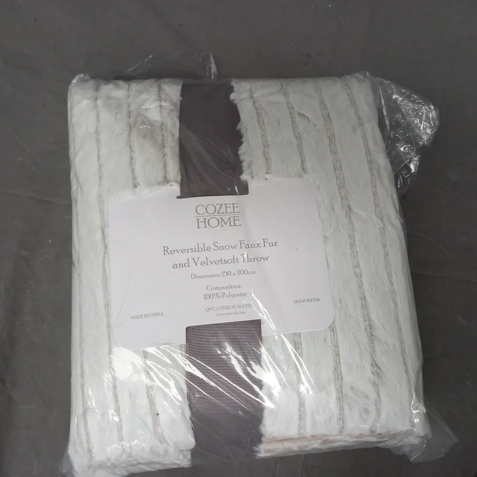 BOXED COZEE HOME REVERSIBLE FAUX FUR AND VELVET SOFT THROW