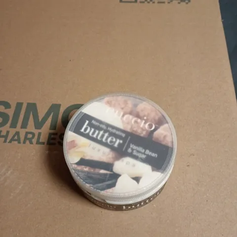 BOX OF APPROXIMATELY 10 CUCCIO COSMETIC PRODUCTS INCLUDING HYDRATING BODY BUTTER AND DAILY SKIN POLISHER 
