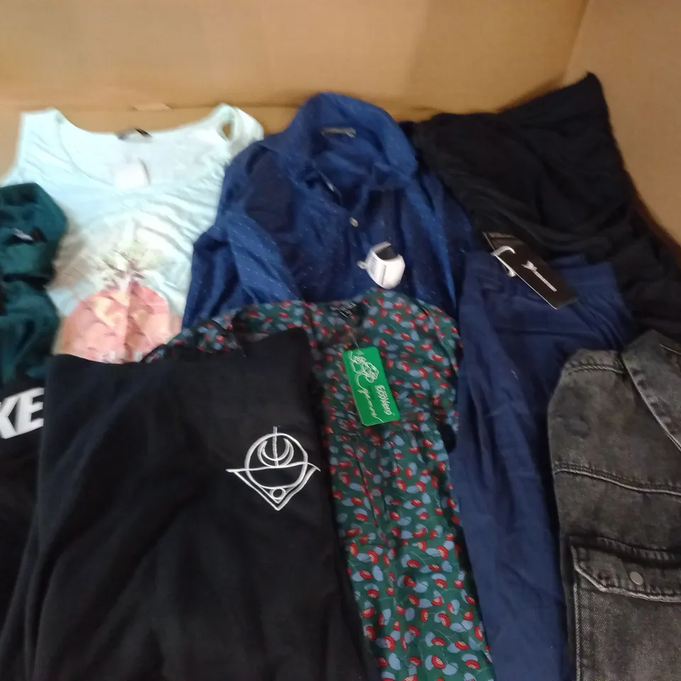 LARGE QUANTITY OF ASSORTED CLOTHING ITEMS TO INCLUDE NEW LOOK, NIKE AND ZARA