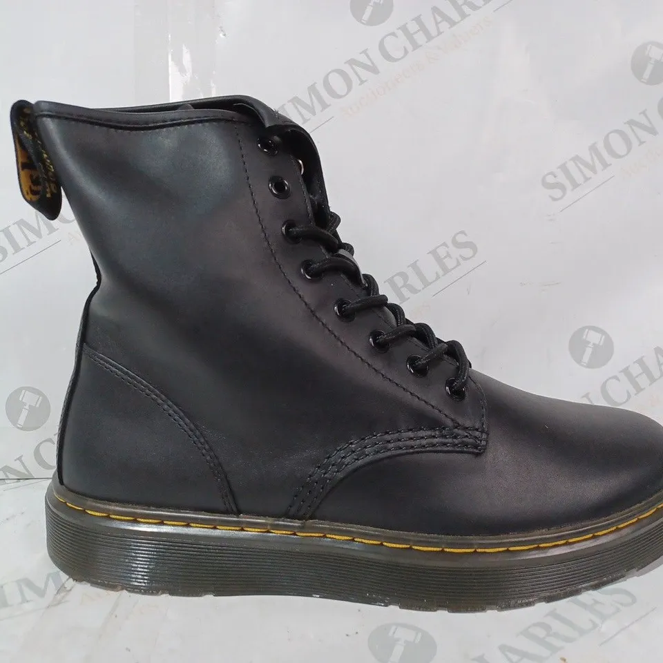 BOXED PAIR OF DR MARTENS THURSTON BOOTS IN BLACK UK SIZE 8