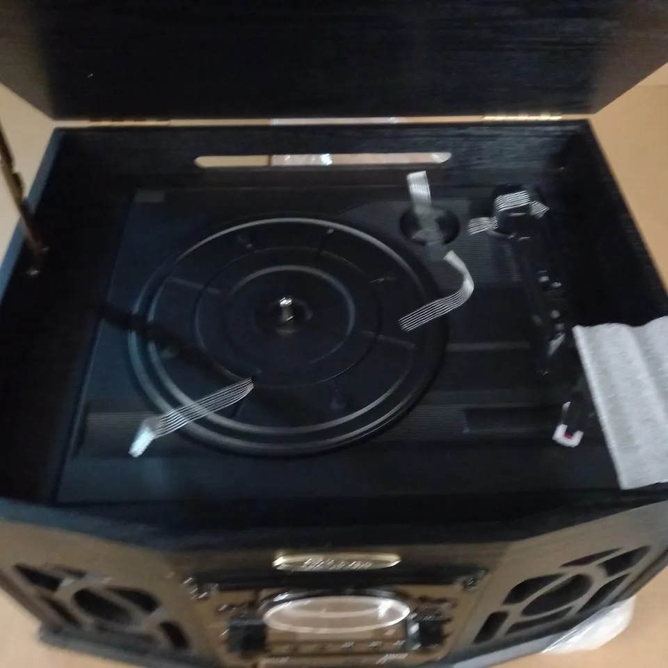PYLE VINTAGE TURNTABLE WITH CD/CASSETTE/RADIO - PTCDS7UI