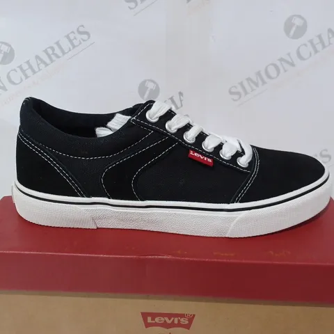 BOXED LEVIS PHILLY CANVAS LOW JUNIOR TRAINERS - 5