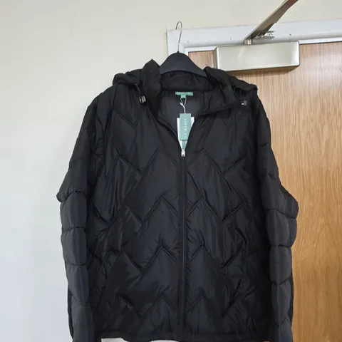 LA MAREY BLACK CHEVRON-QUILTED PUFFER JACKET WITH HOOD