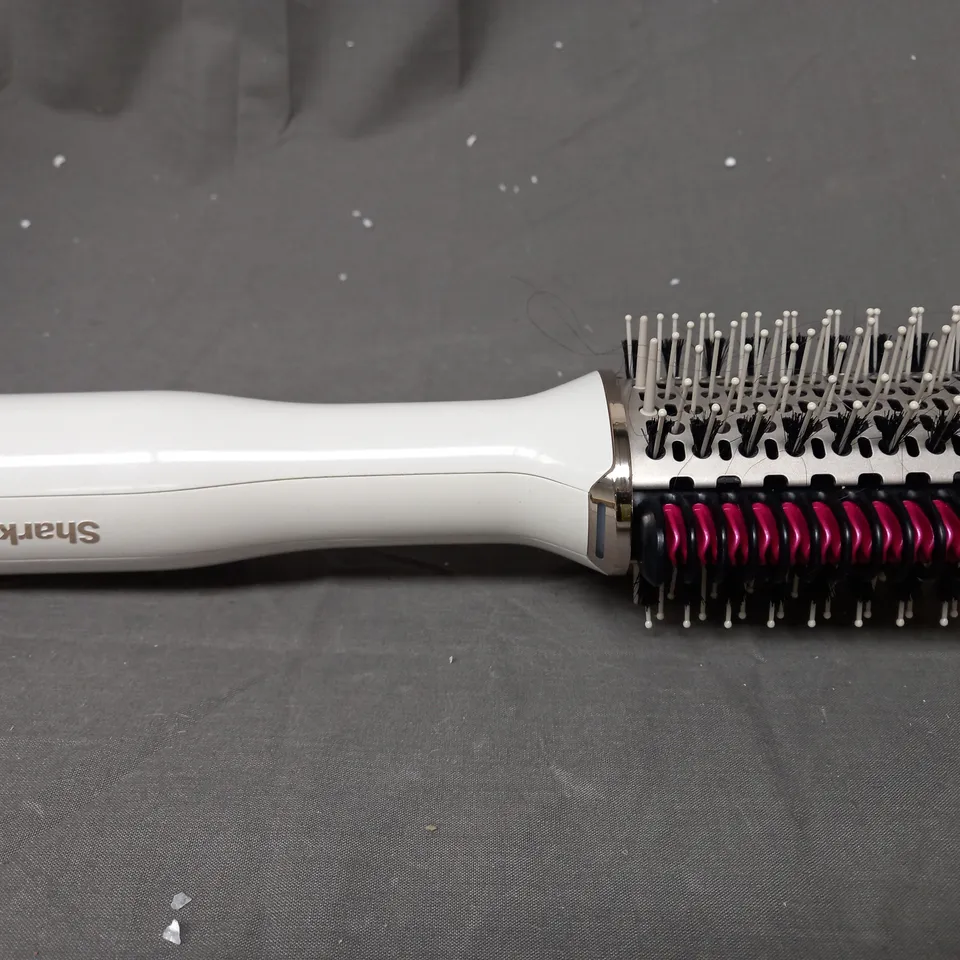 BOXED SHARK SMOOTHSTYLE HOT BRUSH & SMOOTHING COMB