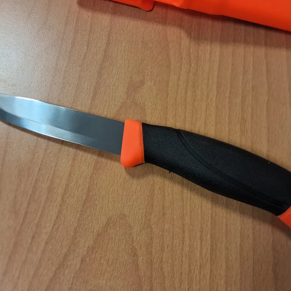 MORAKNIL KNIFE WITH ORANGE SHEATH