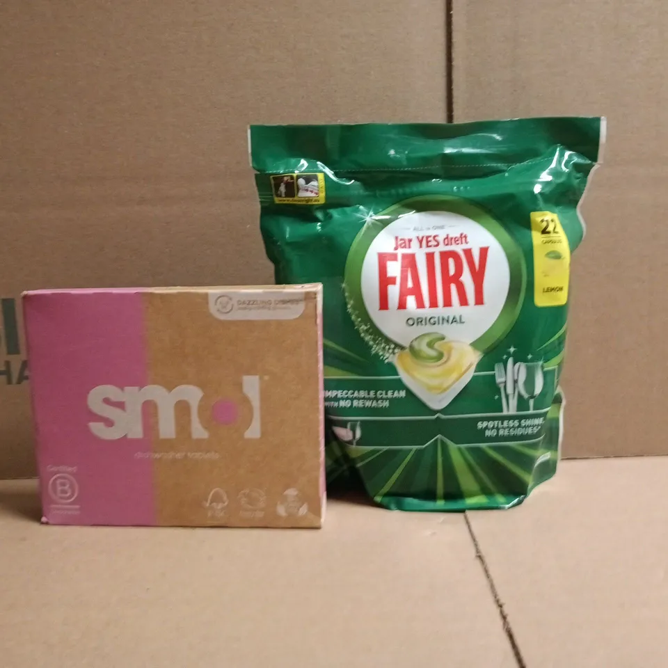 APPROXIMATELY 10 ASSORTED HOUSEHOLD ITEMS TO INCLUDE SMOL, FAIRY, ETC