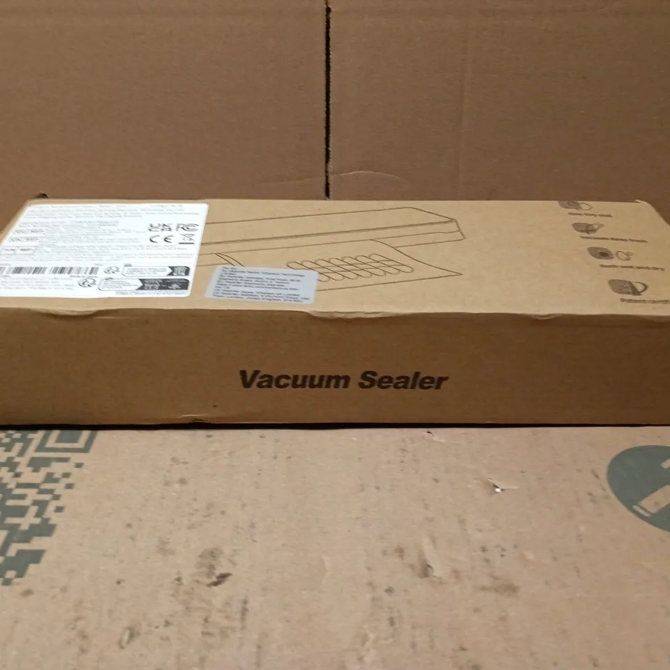 VACUUM SEALER - BLACK & SILVER WITH FRONT PANEL PRESETS - BOXED
